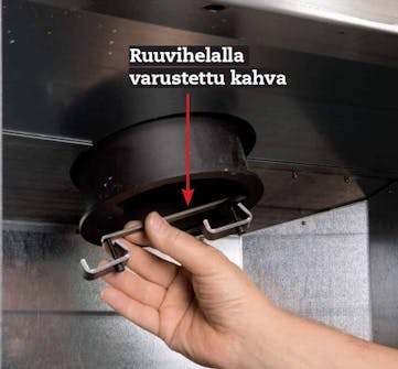 Takkasydän avotakkaan: Suukappaleeseen asennetaan ruuvihelallinen kahva Takkasydän avotakkaan: Suukappaleeseen asennetaan ruuvihelallinen kahva